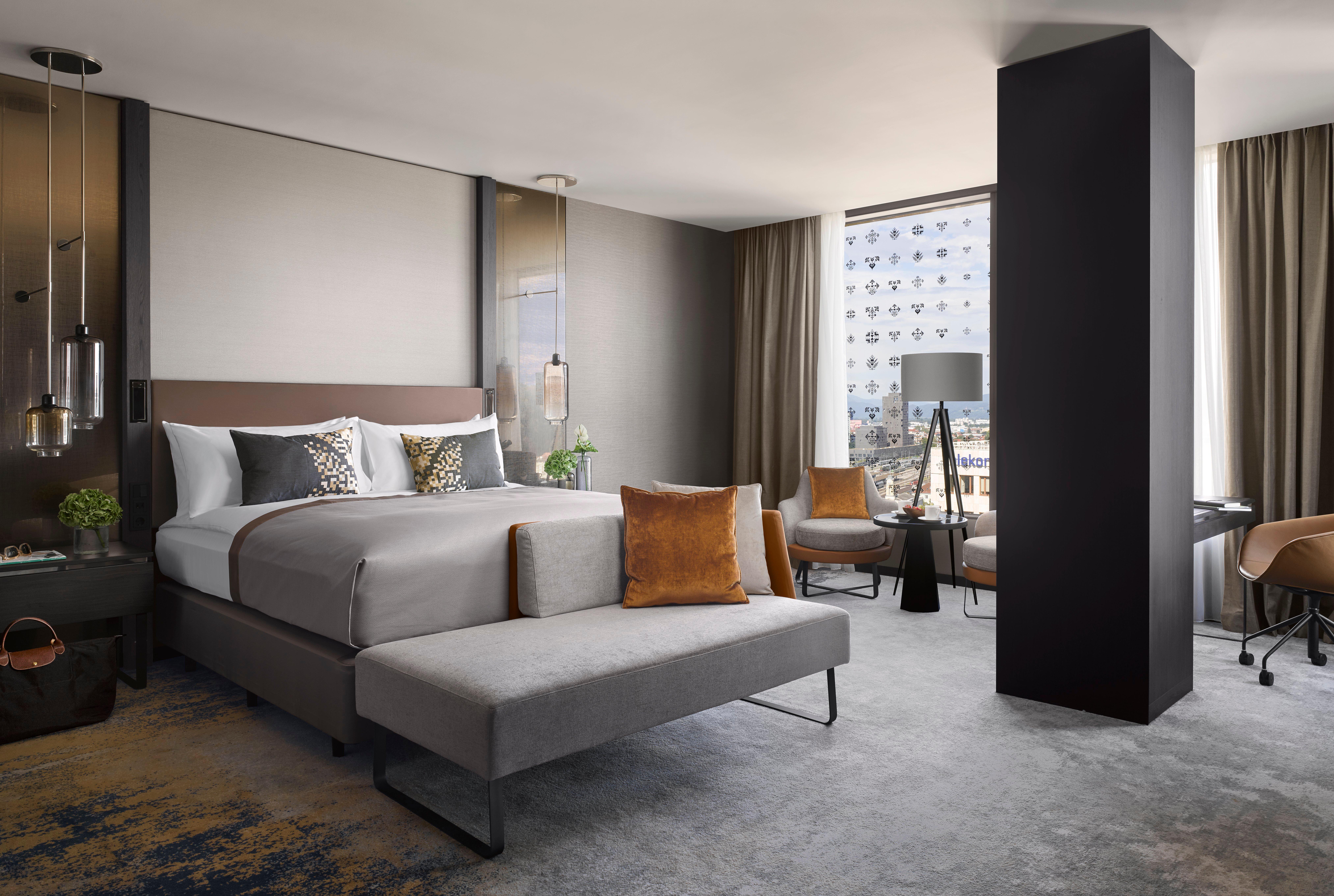 卢布尔雅那洲际酒店 外观 照片 A bedroom at the hotel