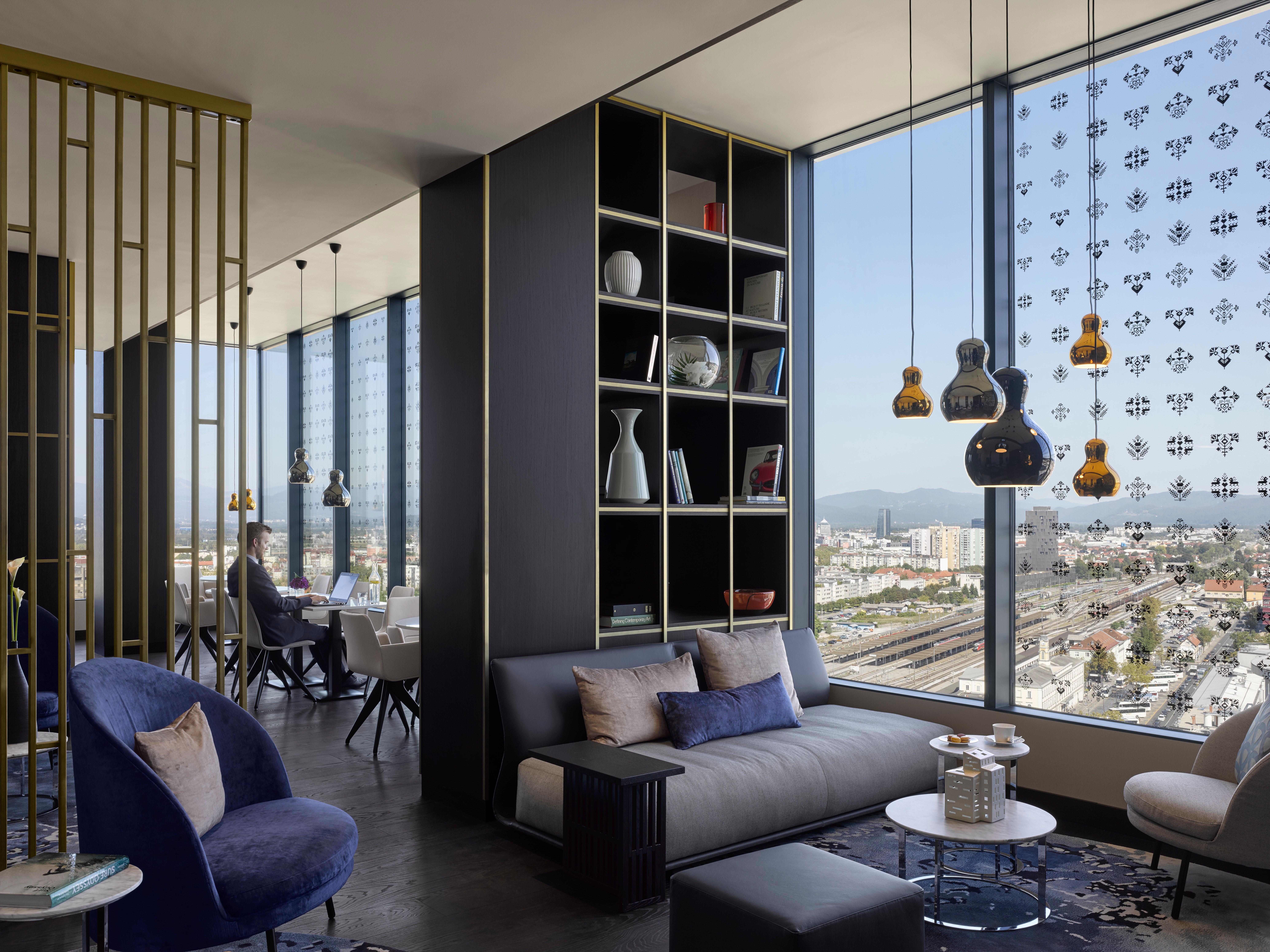 卢布尔雅那洲际酒店 外观 照片 The Sky Bar