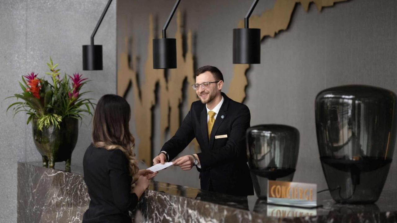 卢布尔雅那洲际酒店 外观 照片 Concierge at the Conrad Istanbul Bosphorus