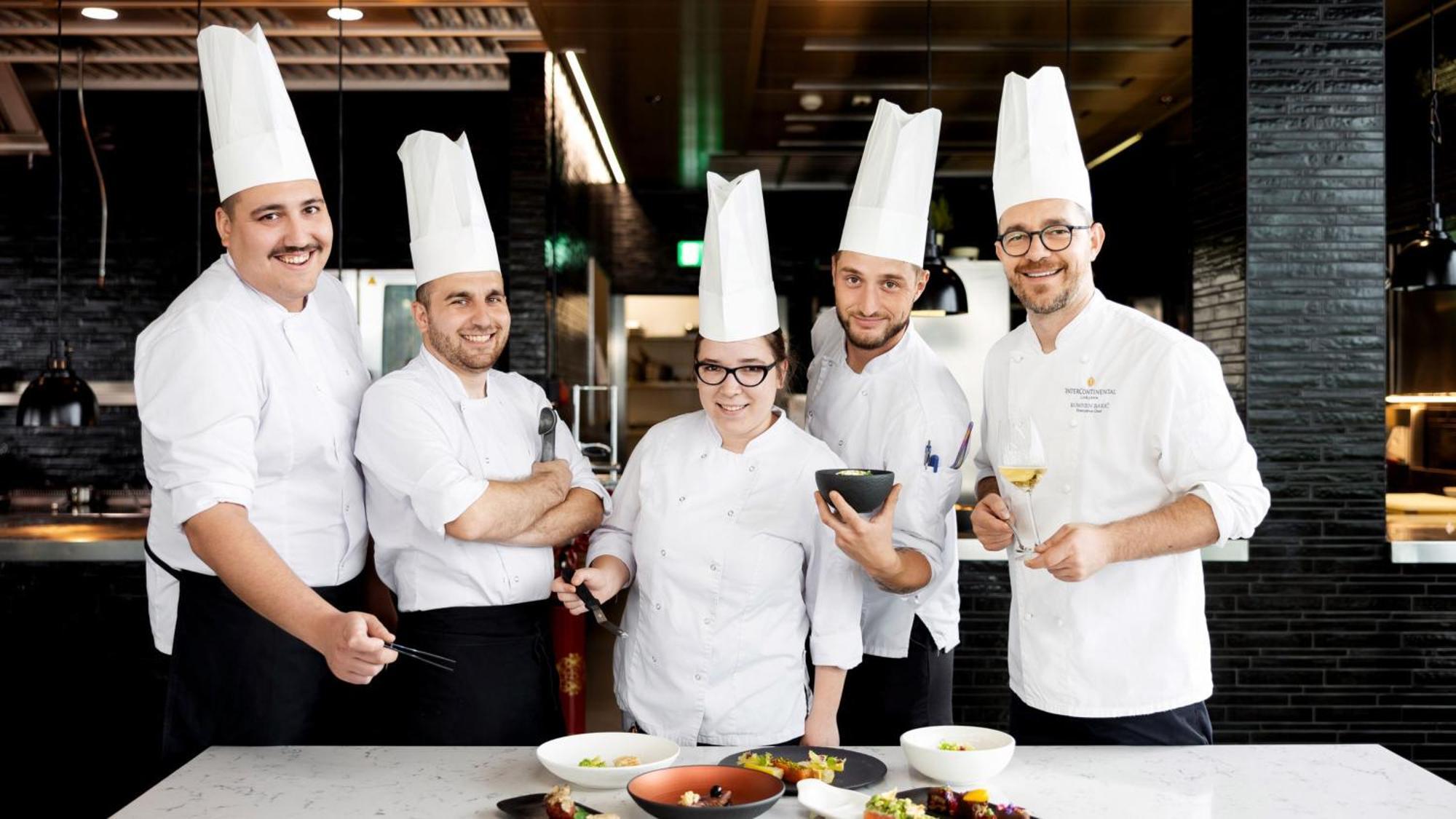 卢布尔雅那洲际酒店 外观 照片 Culinary students at the International Culinary Center