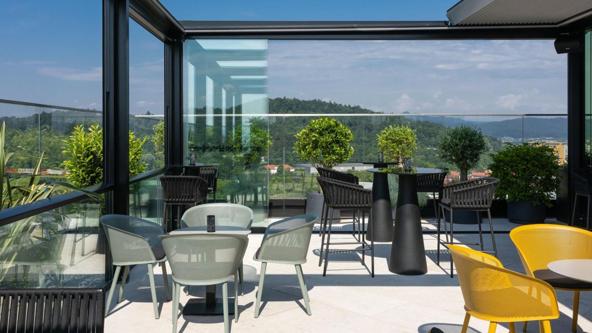 卢布尔雅那洲际酒店 外观 照片 The Sky Bar