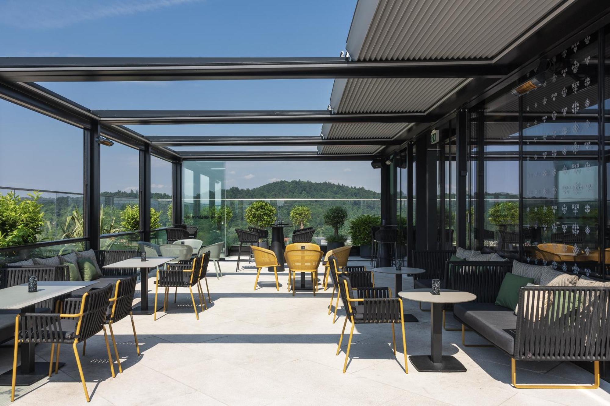 卢布尔雅那洲际酒店 外观 照片 The Sky Bar