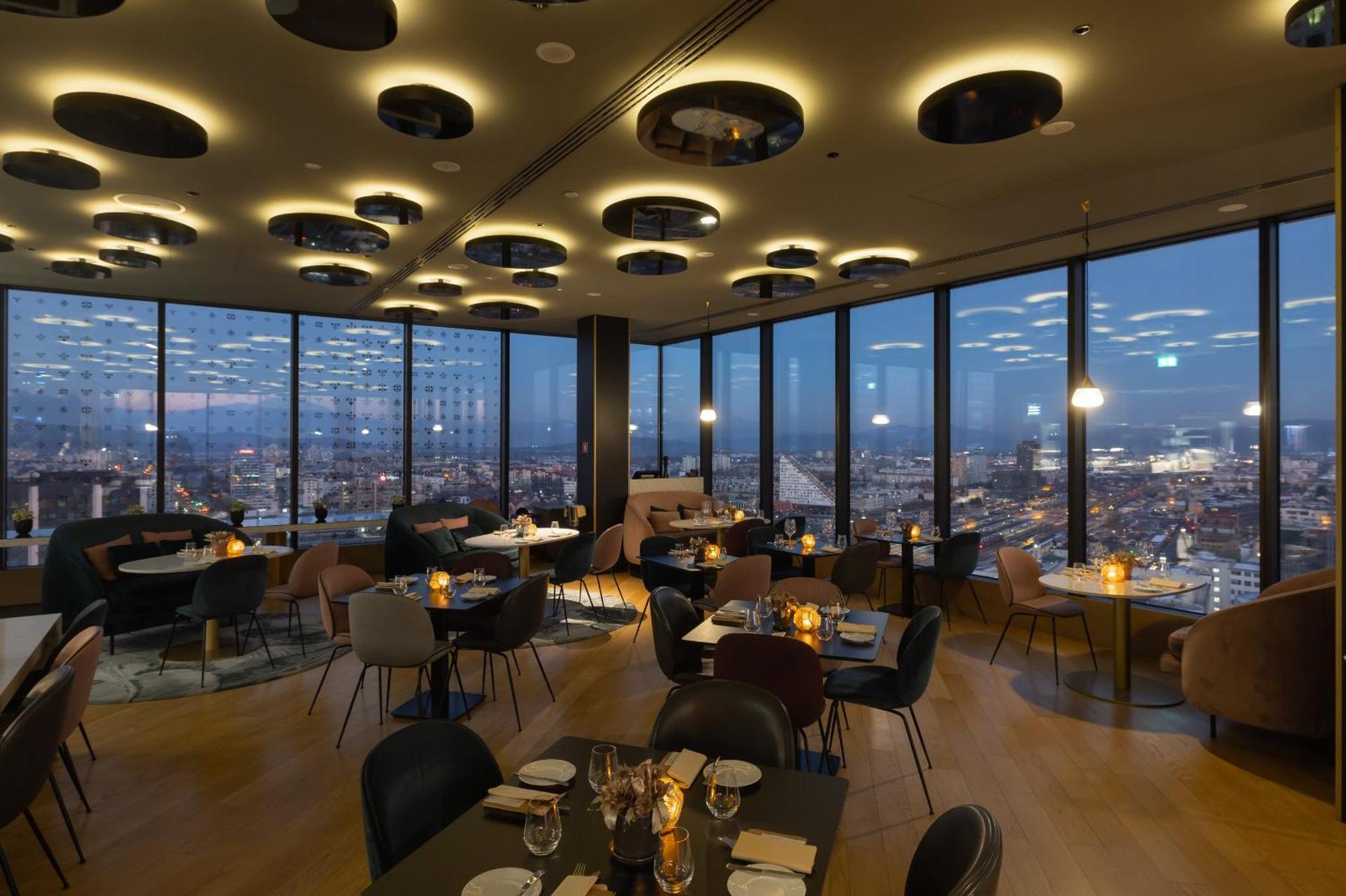 卢布尔雅那洲际酒店 外观 照片 Restaurant interior